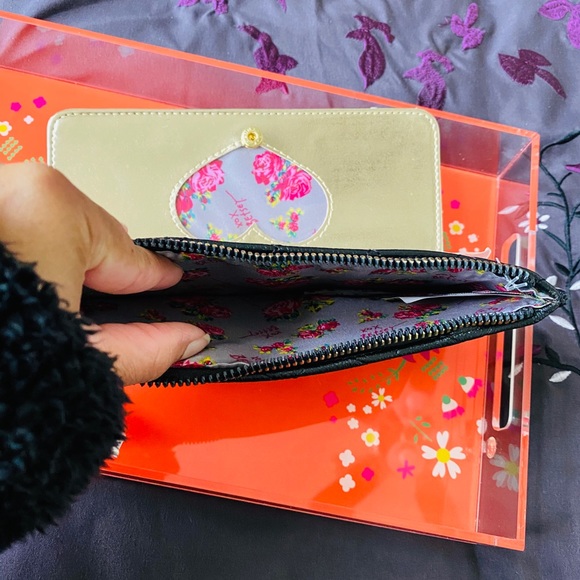 Betsey Johnson Wristlet - Picture 5 of 9